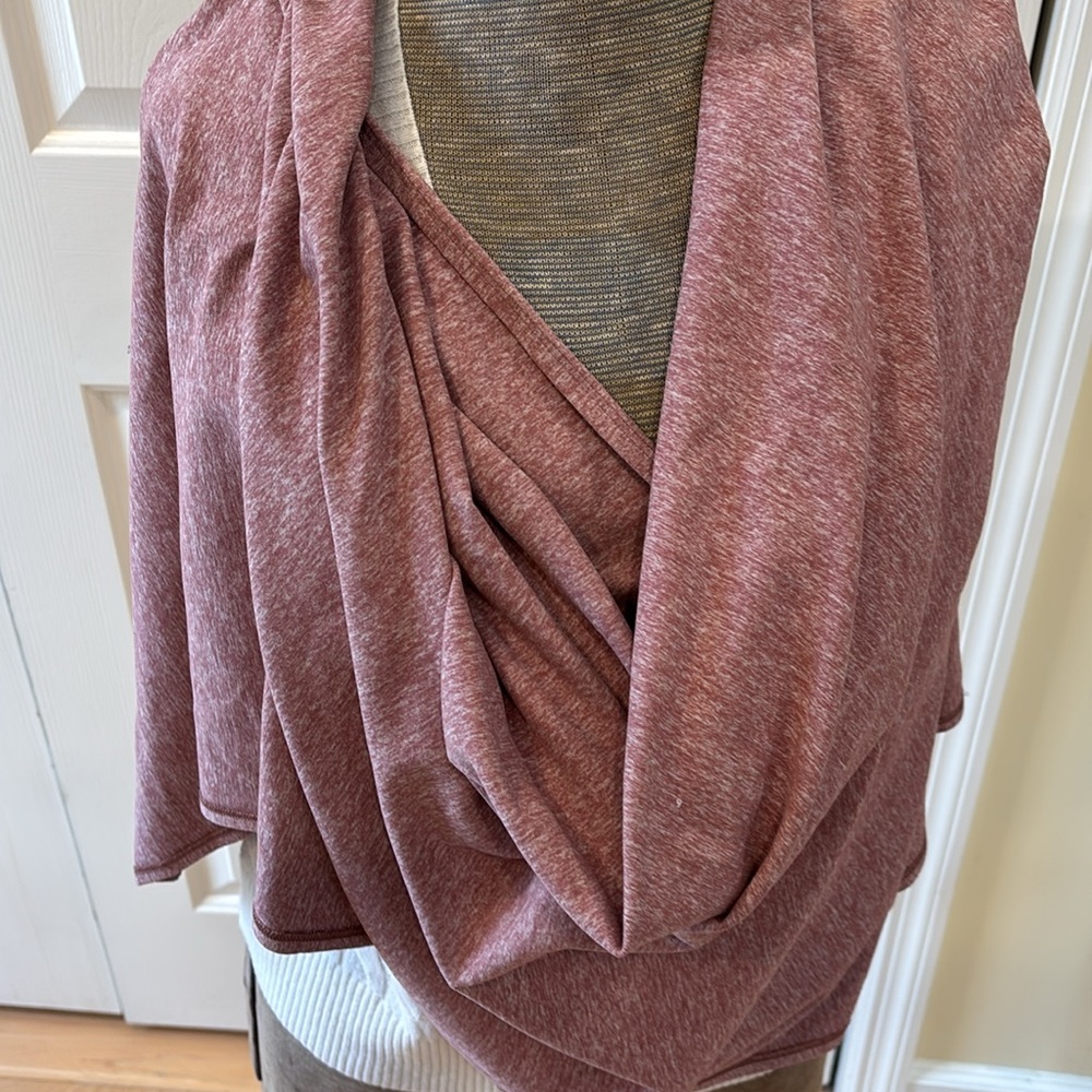 Lululemon Vinyasa heathered auburn convertible snap layering scarf or shawl